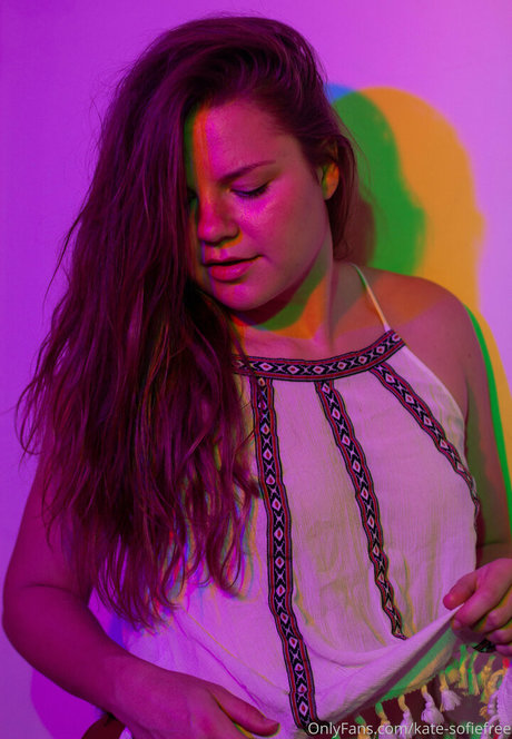 Naakte gelekte OnlyFans-foto van Katesofiefree