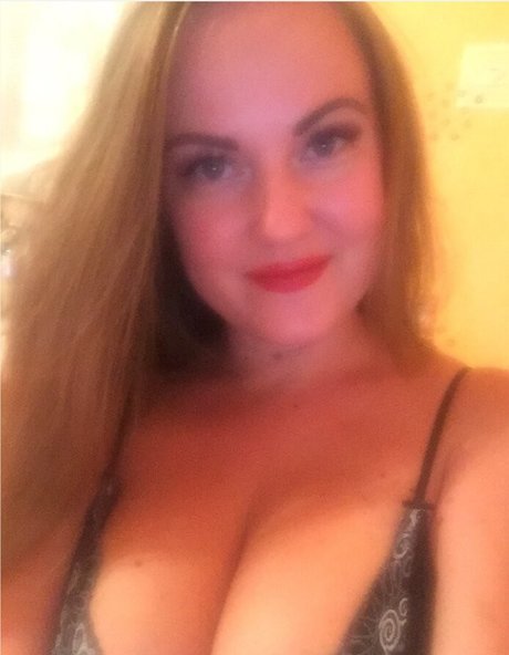Naakte gelekte OnlyFans-foto van Samantakroft