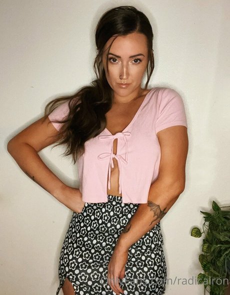 Naakte gelekte OnlyFans-foto van Radicalron