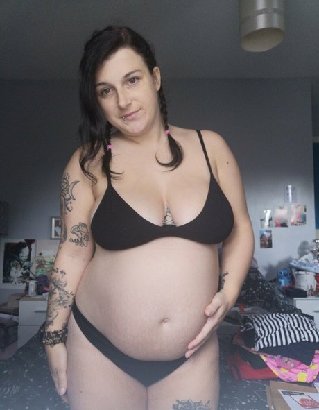 Naakte gelekte OnlyFans-foto van Pregnantmamamsalicefury