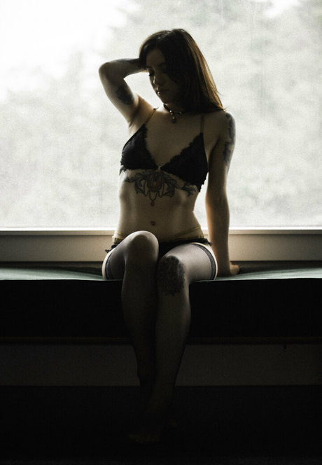 Naakte gelekte OnlyFans-foto van Vaegasuicide