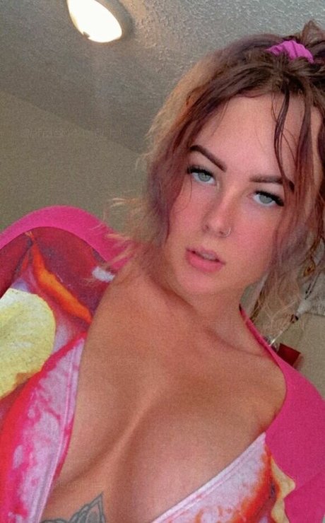 Naakte gelekte OnlyFans-foto van Titstatsnbooty