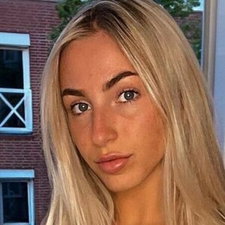 Naakte gelekte OnlyFans-foto van Vanessa Johansen