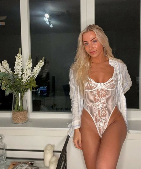 Naakte gelekte OnlyFans-foto van Vanessa Johansen