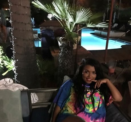 Naakte gelekte OnlyFans-foto van Thelailalove