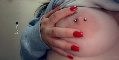 Naakte gelekte OnlyFans-foto van Kyjellyyo