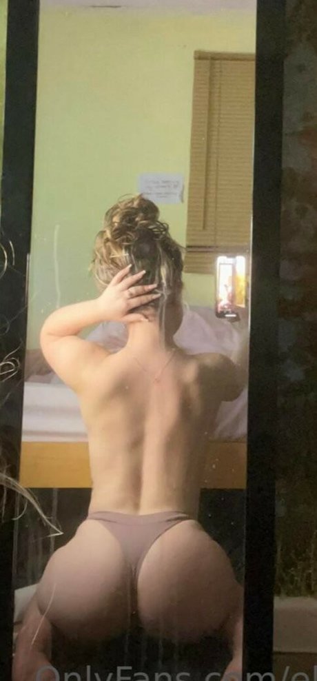 Naakte gelekte OnlyFans-foto van Ellie Cassidy