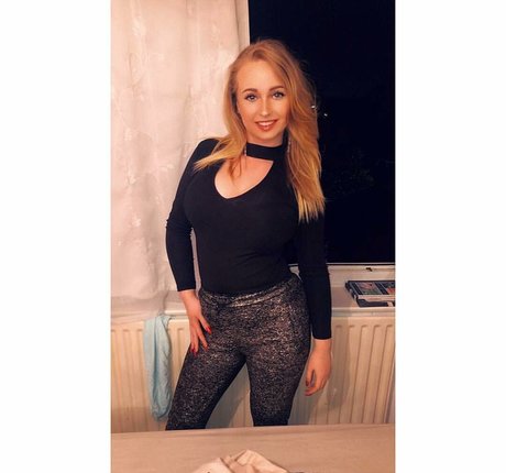 Naakte gelekte OnlyFans-foto van Ellie Cassidy