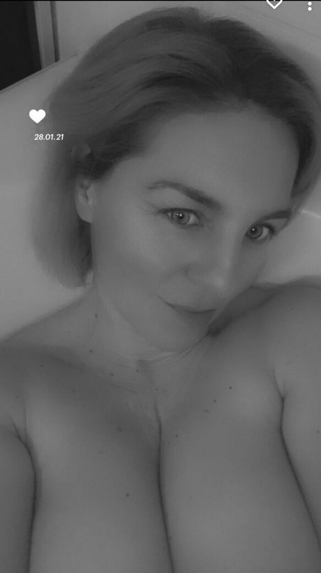 Naakte gelekte OnlyFans-foto van Frauleinschmittfree