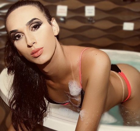 Naakte gelekte OnlyFans-foto van Nathalia Bahls