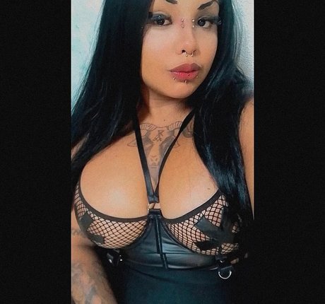 Naakte gelekte OnlyFans-foto van Fernanda Profana