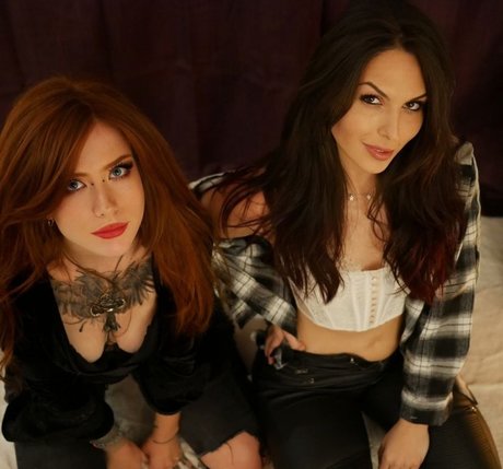 Naakte gelekte OnlyFans-foto van Ciny Looney