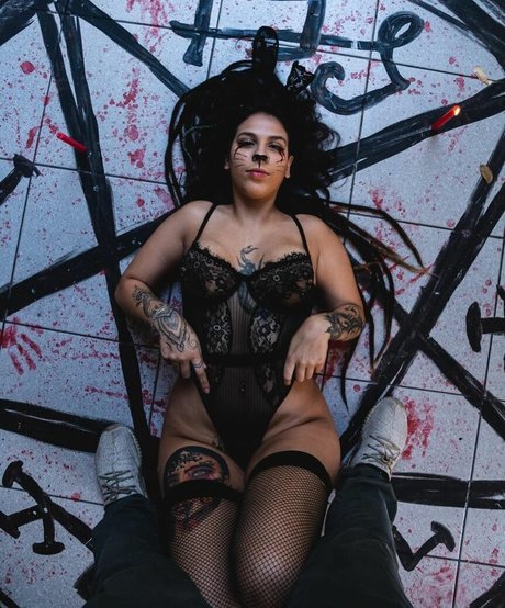 Naakte gelekte OnlyFans-foto van Pucca Devil