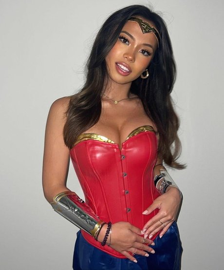 Naakte gelekte OnlyFans-foto van Arienne Monteclar