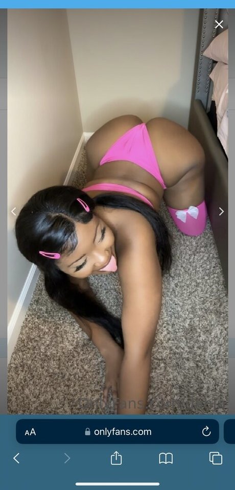 Naakte gelekte OnlyFans-foto van Dahja