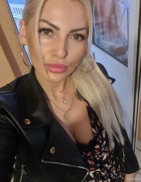 Naakte gelekte OnlyFans-foto van Emmiesix