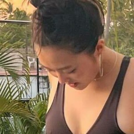 Naakte gelekte OnlyFans-foto van Issa Okamoto