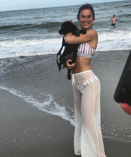 Naakte gelekte OnlyFans-foto van Kate Weisner
