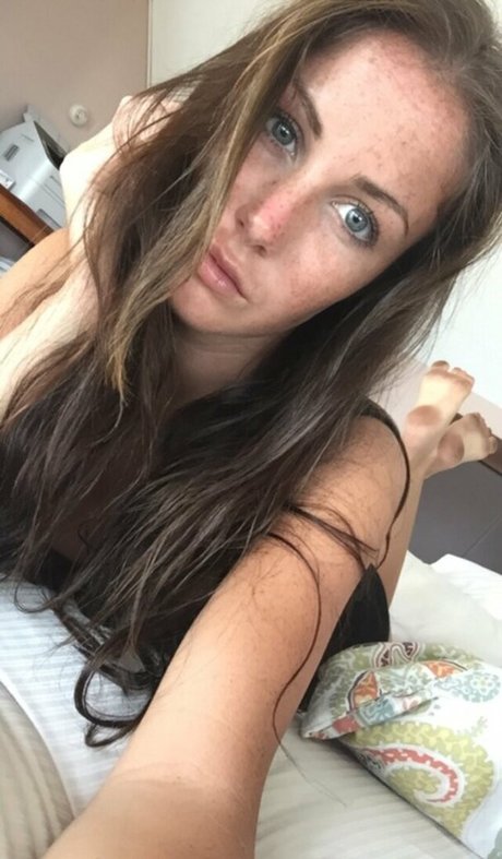 Naakte gelekte OnlyFans-foto van Courtney Oconnell