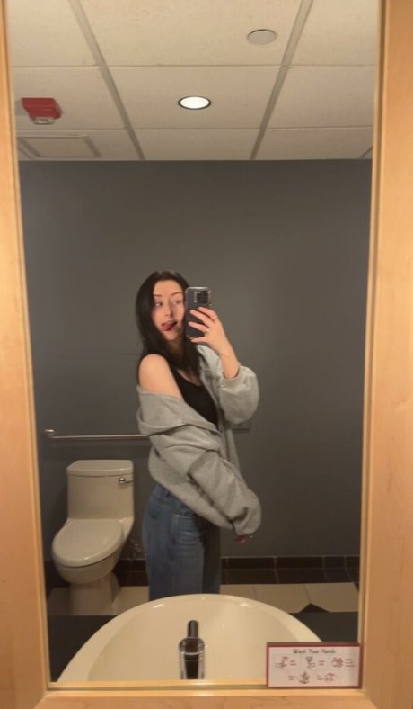 Naakte gelekte OnlyFans-foto van Orla Gracey