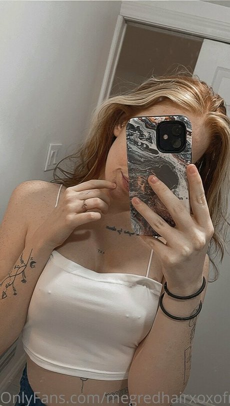 Naakte gelekte OnlyFans-foto van Megredhairxoxotease