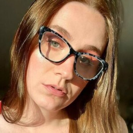 Naakte gelekte OnlyFans-foto van Mikaelaistired