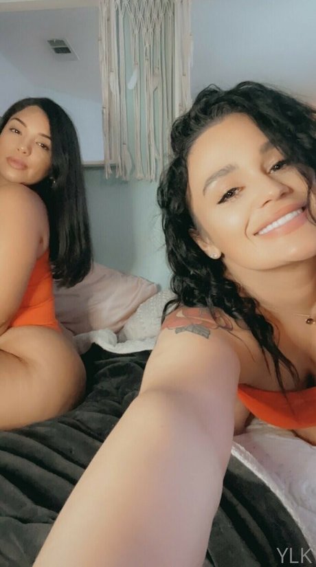Naakte gelekte OnlyFans-foto van Youlovekatof