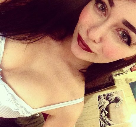 Naakte gelekte OnlyFans-foto van Elyse Summer