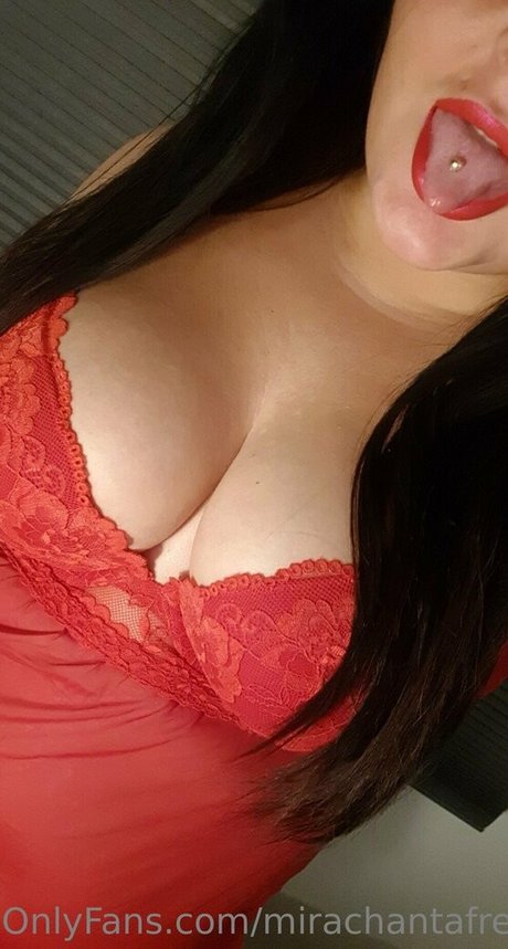 Naakte gelekte OnlyFans-foto van Mirachantafree