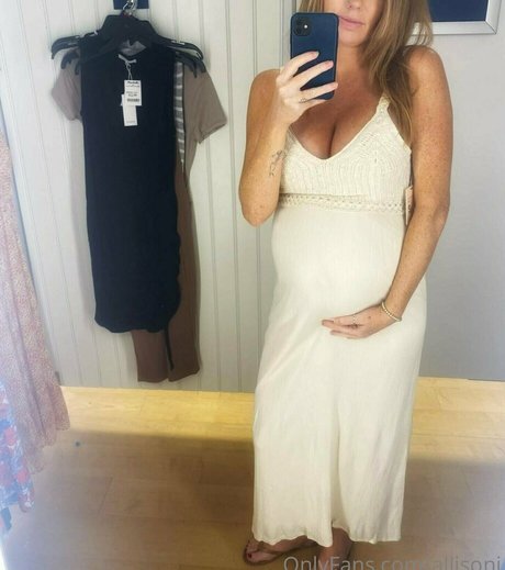 Naakte gelekte OnlyFans-foto van Allisonj