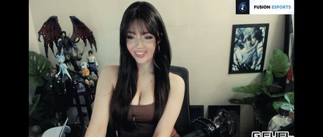 Naakte gelekte OnlyFans-foto van Jenaurf