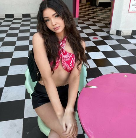 Naakte gelekte OnlyFans-foto van Jenaurf