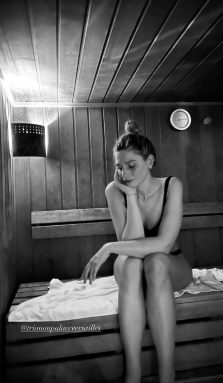 Naakte gelekte OnlyFans-foto van Marine Dauchez