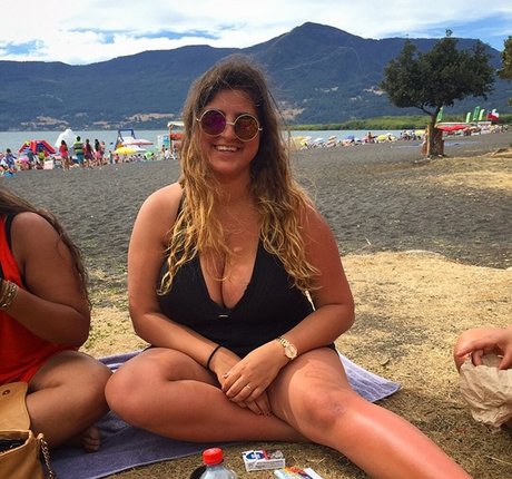Naakte gelekte OnlyFans-foto van Coral Hagag