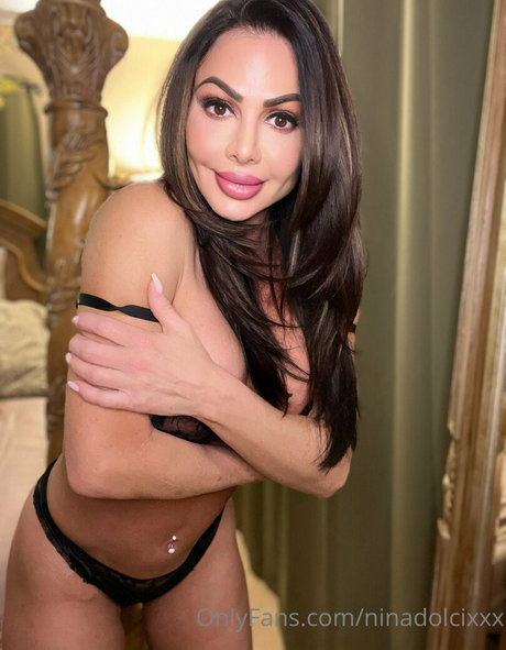 Naakte gelekte OnlyFans-foto van Ninadolcixxx