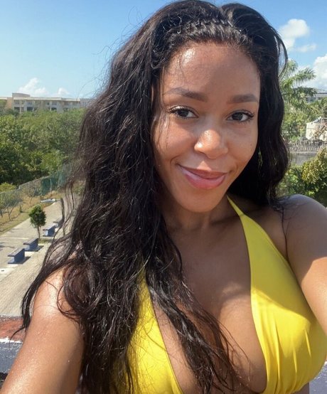 Naakte gelekte OnlyFans-foto van Cherry Latto