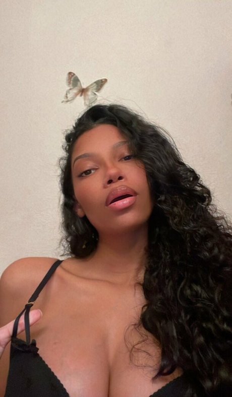Naakte gelekte OnlyFans-foto van Eden Jabari
