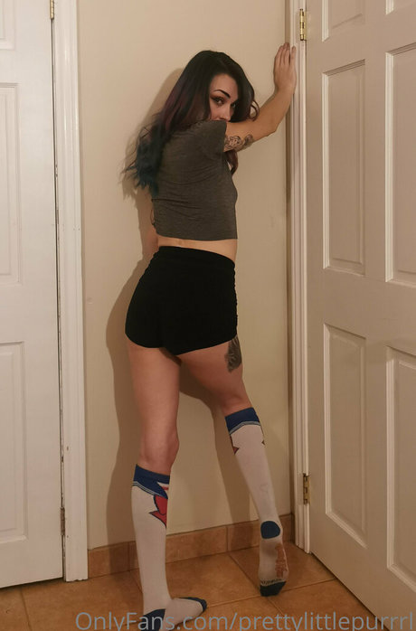 Naakte gelekte OnlyFans-foto van Prettylittlepurrrl