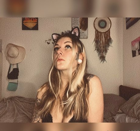 Naakte gelekte OnlyFans-foto van Tattedprincess1998