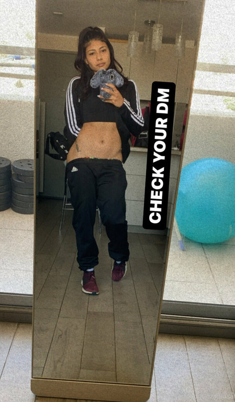 Naakte gelekte OnlyFans-foto van Lizadiosa