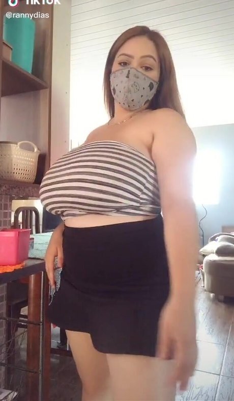 Naakte gelekte OnlyFans-foto van Ranny Dias
