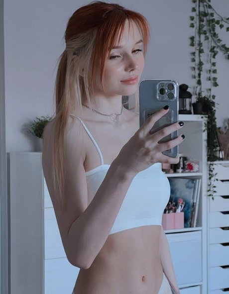 Naakte gelekte OnlyFans-foto van Smorodinova