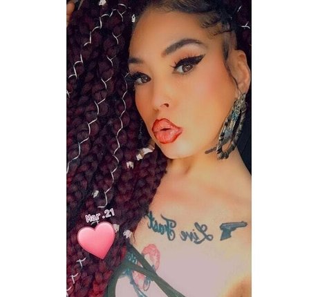 Naakte gelekte OnlyFans-foto van Sexistrawberry5611