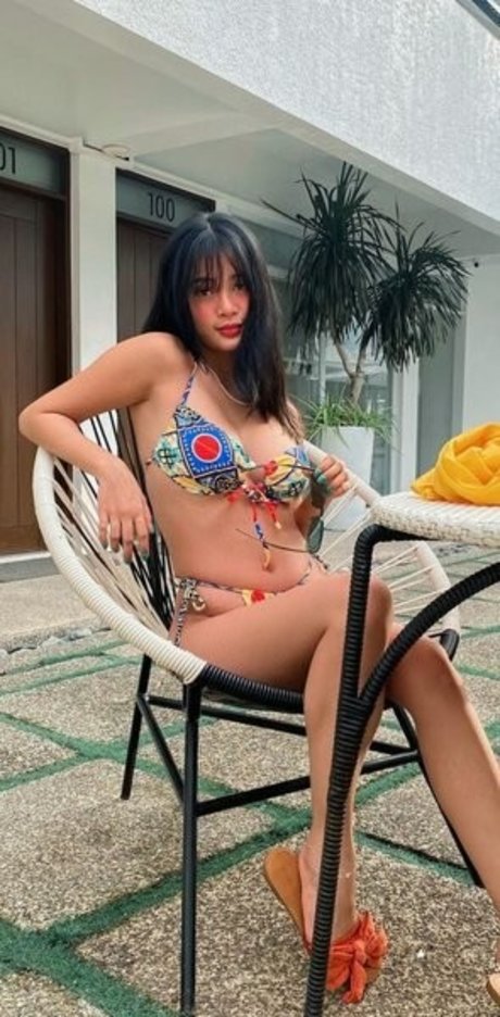 Naakte gelekte OnlyFans-foto van Sammie Rimando