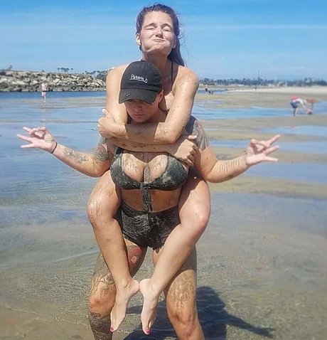 Naakte gelekte OnlyFans-foto van Theinkedbunnie