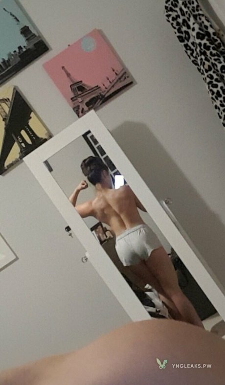 Naakte gelekte OnlyFans-foto van Toni Paras