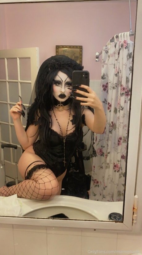 Naakte gelekte OnlyFans-foto van Mamiehades
