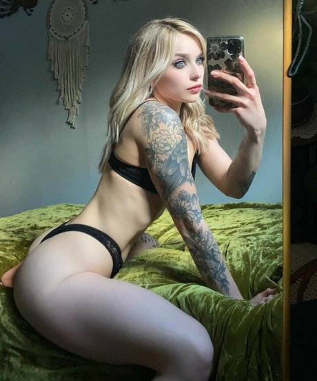 Naakte gelekte OnlyFans-foto van Eleasesg