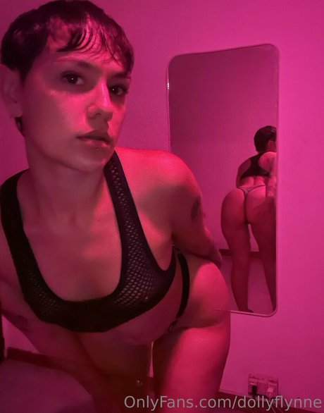 Naakte gelekte OnlyFans-foto van Dollyflynne