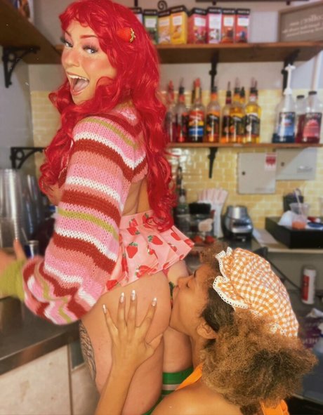 Naakte gelekte OnlyFans-foto van Dangerousdilemma